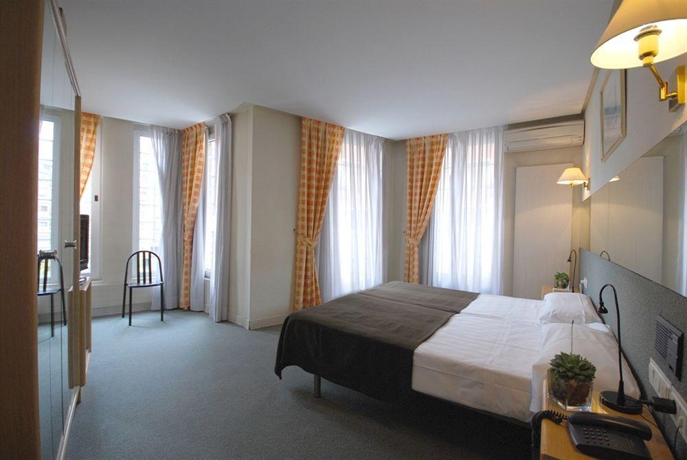 Hotel Avenida Памплона Номер фото