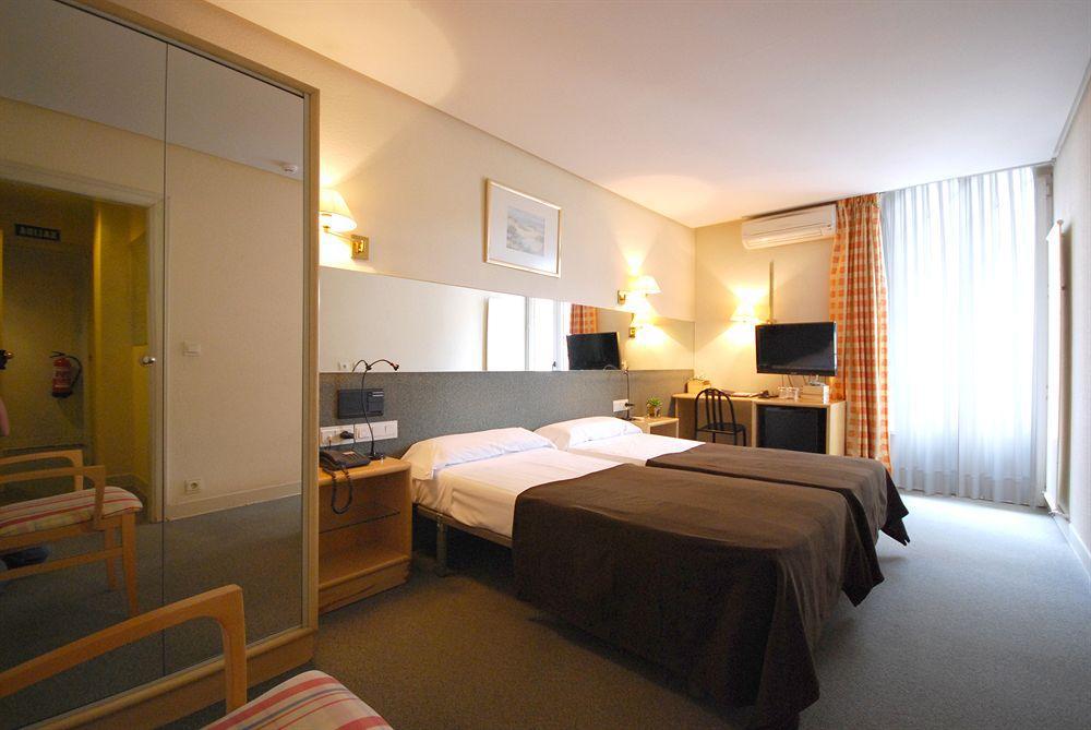 Hotel Avenida Памплона Номер фото