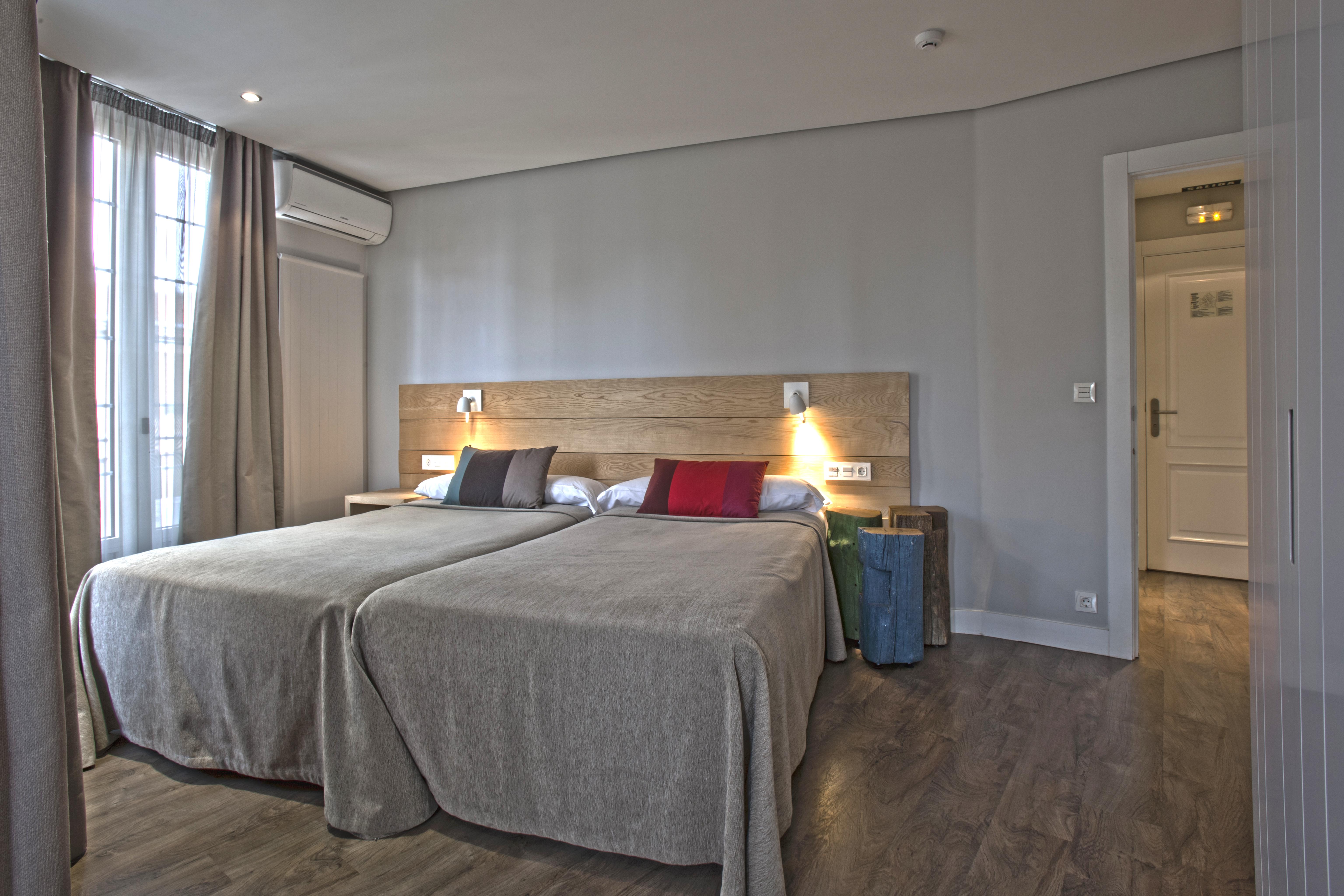 Hotel Avenida Памплона Екстер'єр фото