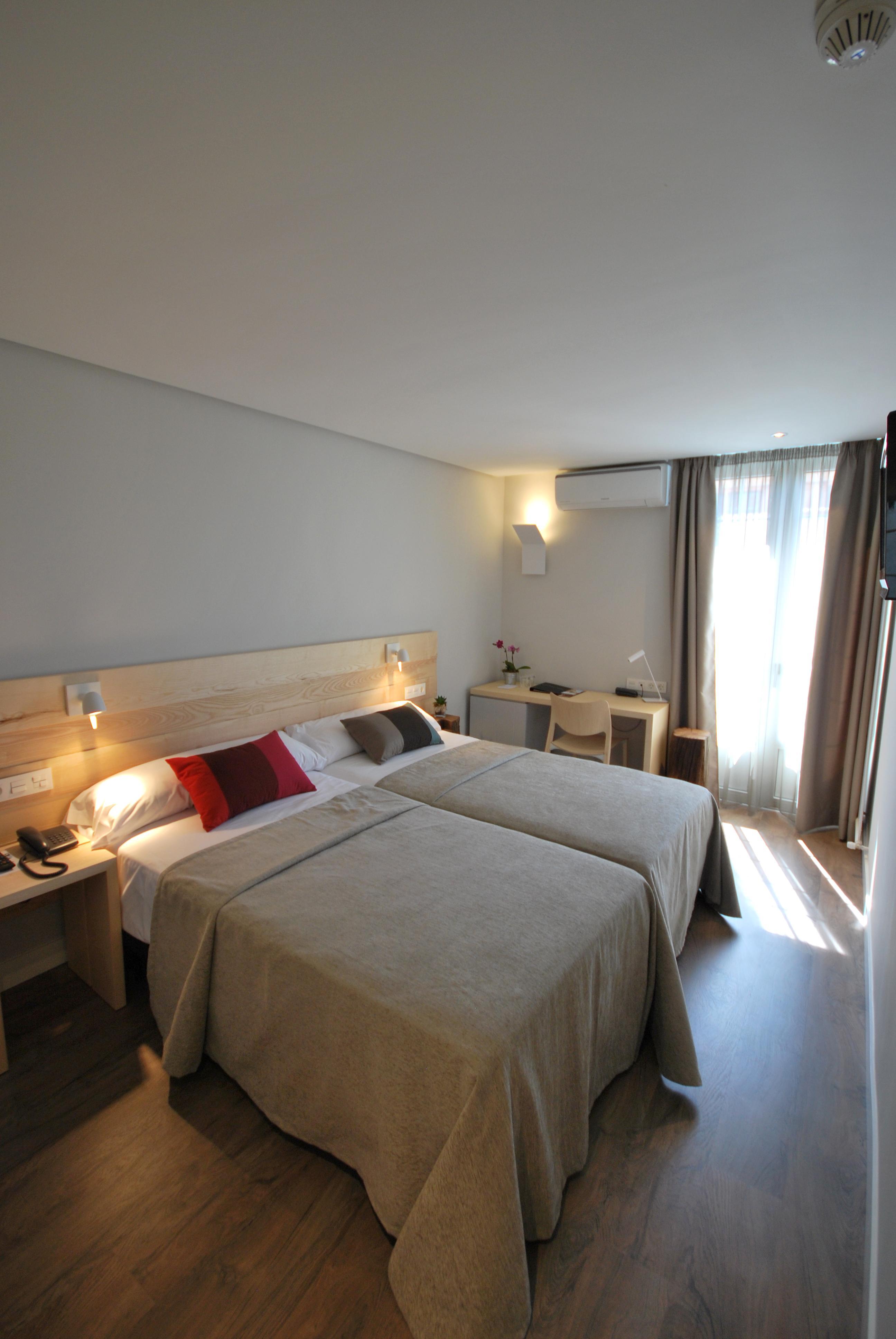 Hotel Avenida Памплона Екстер'єр фото